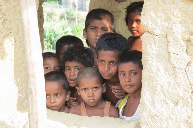 অপুষ্টি এই শিশুদের পিছু ছাড়ে না