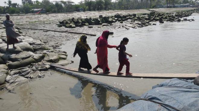 বিপন্ন উপকূলের মানুষ