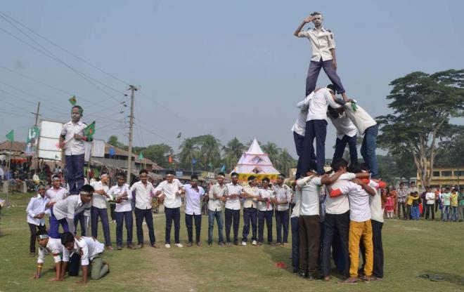 বিজয় দিবসে কাউখালীতে শিশুদের ডিসপ্লে
