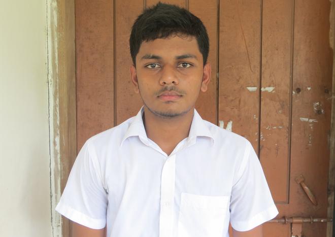 কে এম লতীফ ইনস্টিটিউশনে ‘বেলাভূমি’র প্রথম সংখ্যার সম্পাদক মো. তাসনিম মনোয়ারুল আলম