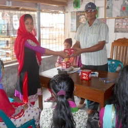 পাইকগাছায় আলোকযাত্রা দলের উদ্যোগে বিশ্ব বাবা দিবস পালিত